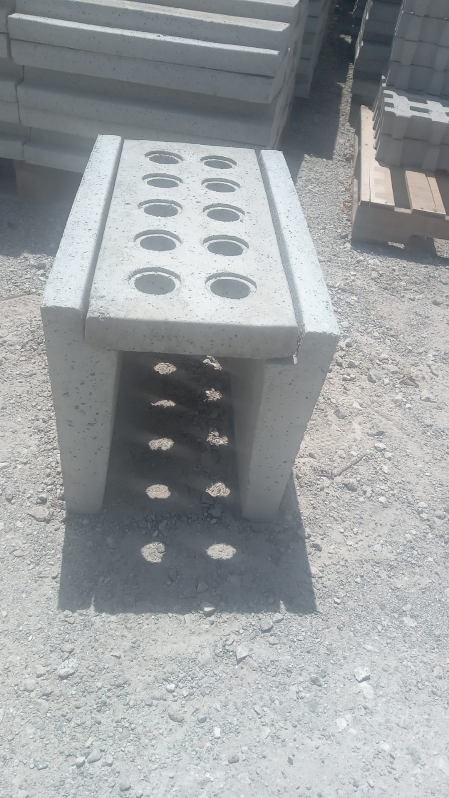 aba lateral com grelha de cimento.jpeg